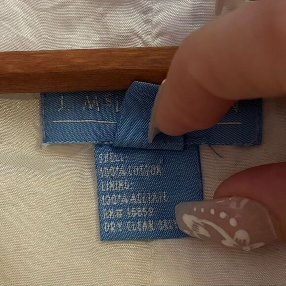 J. McLaughlin Elegant Cream Sleeveless Timeless Old Money B Neck Top Medium - Picture 5 of 5